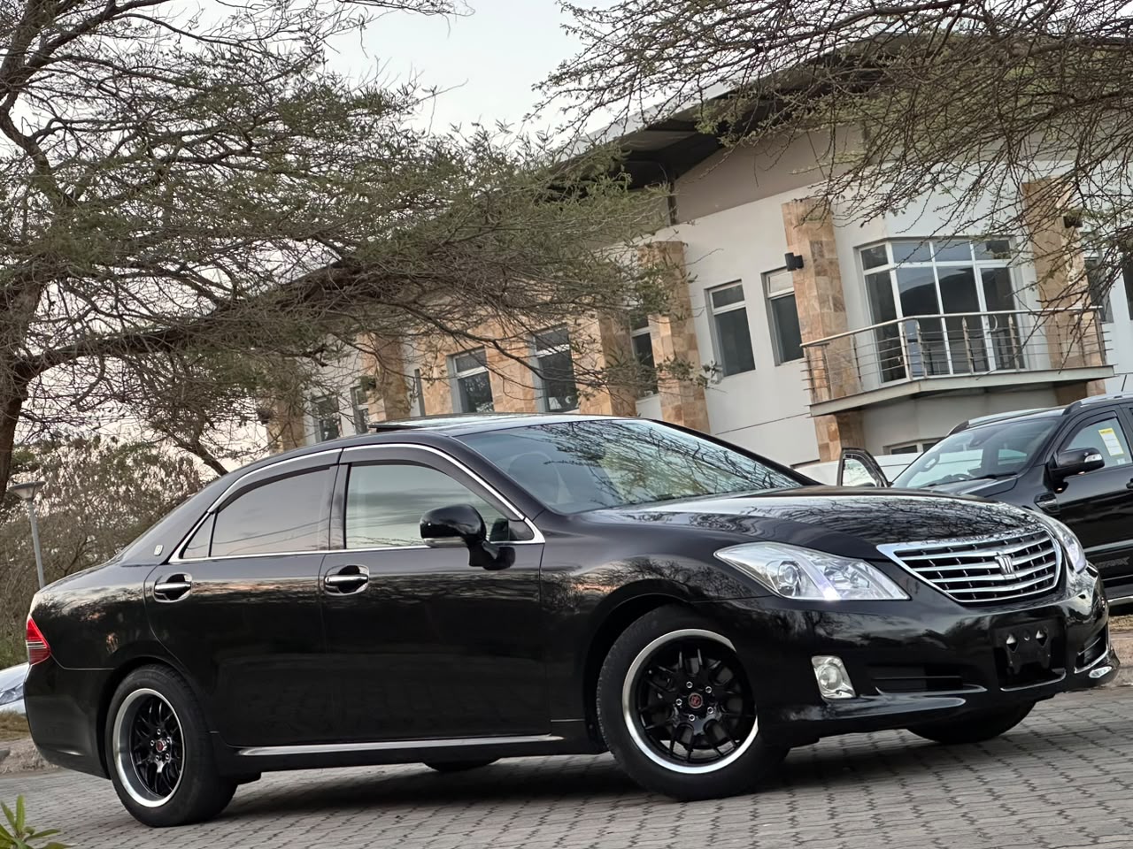 TOYOTA CROWN